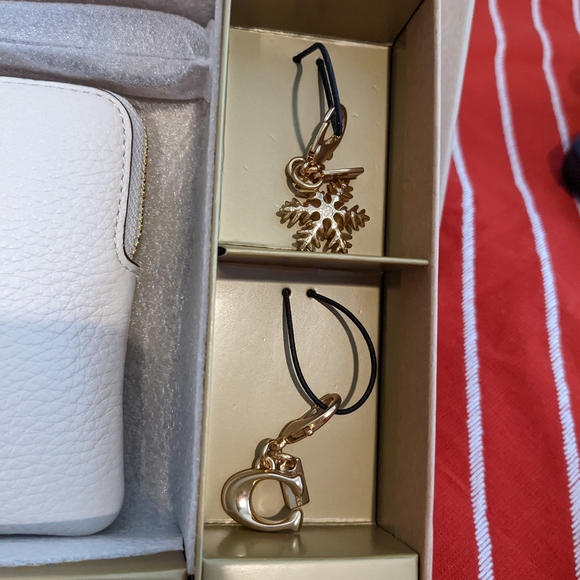 Boxed Corner Zip Wristlet With Bear Snowflake Motif, Two Charms - Picture 5 of 7